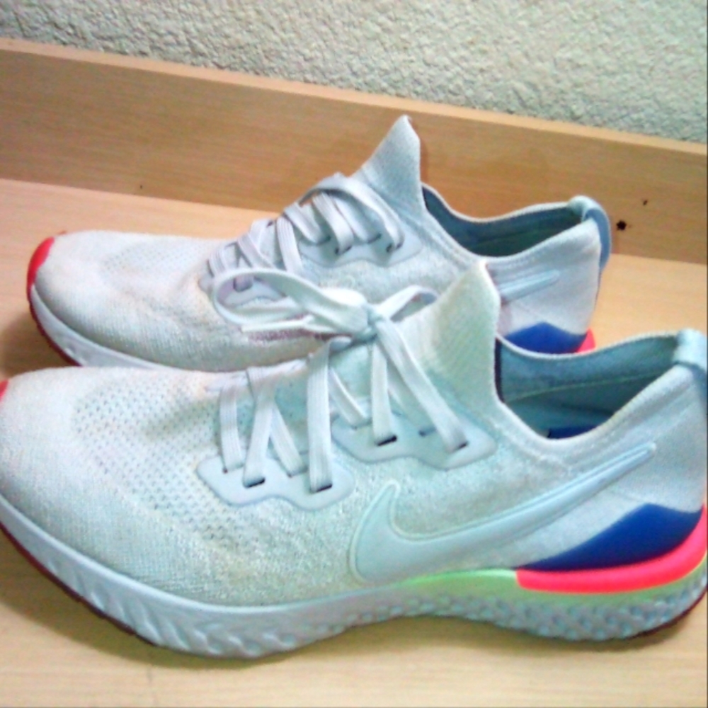 Nike - Picture 4 of 6